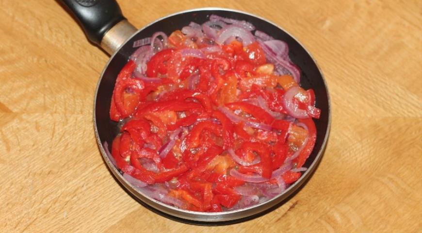 Фото приготовления рецепта: Фрикадельки из белой рыбы в соусе, шаг №6