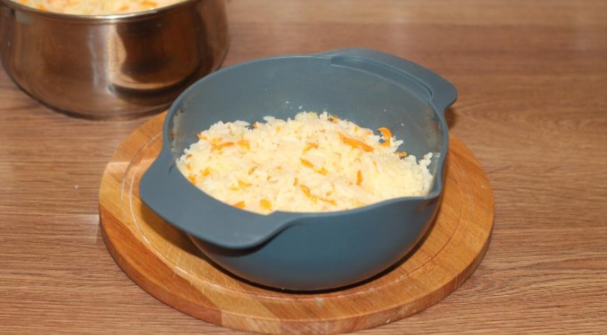 Фото приготовления рецепта: Ежики с рисом в сливочном соусе, шаг №7