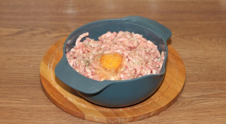 Фото приготовления рецепта: Ежики с рисом в сливочном соусе, шаг №8