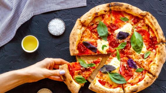 3 рецепта теста домашней пиццы из Неаполя, Нью-Йорка и Сицилии, которые нужно знать всем
