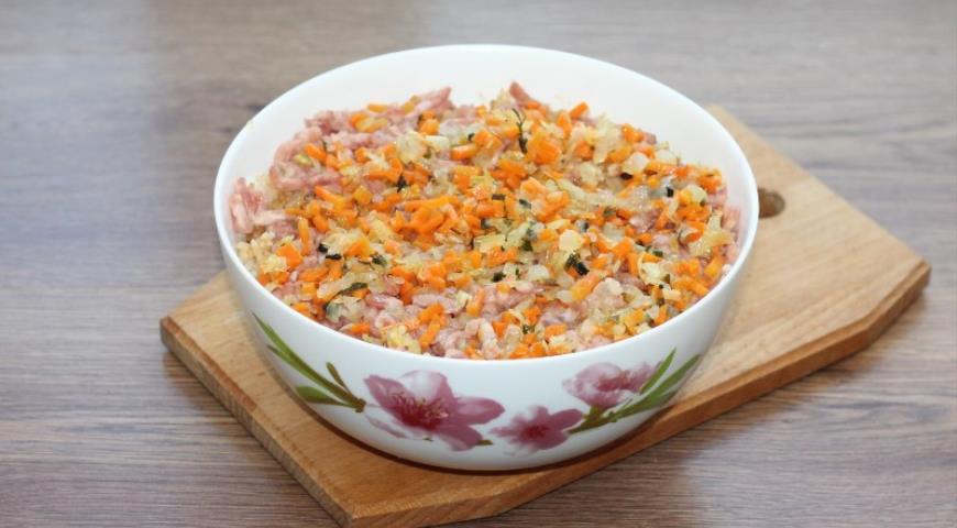 Фото приготовления рецепта: Баклажан запеченный в томатном соусе, шаг №9