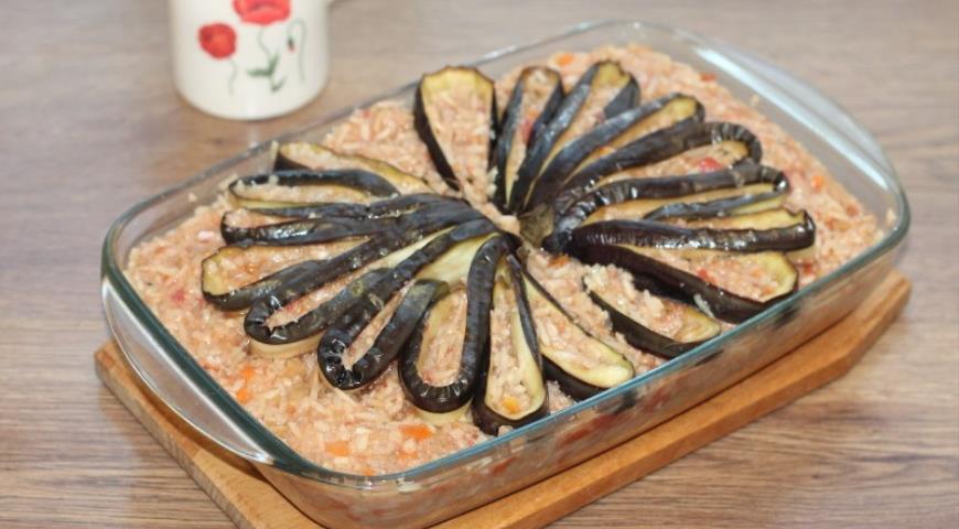 Фото приготовления рецепта: Баклажан запеченный в томатном соусе, шаг №16