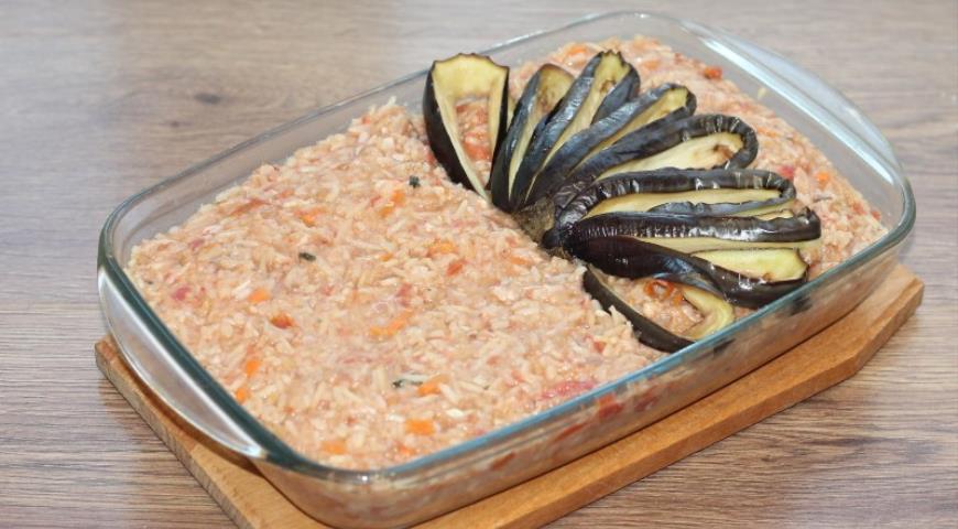 Фото приготовления рецепта: Баклажан запеченный в томатном соусе, шаг №15