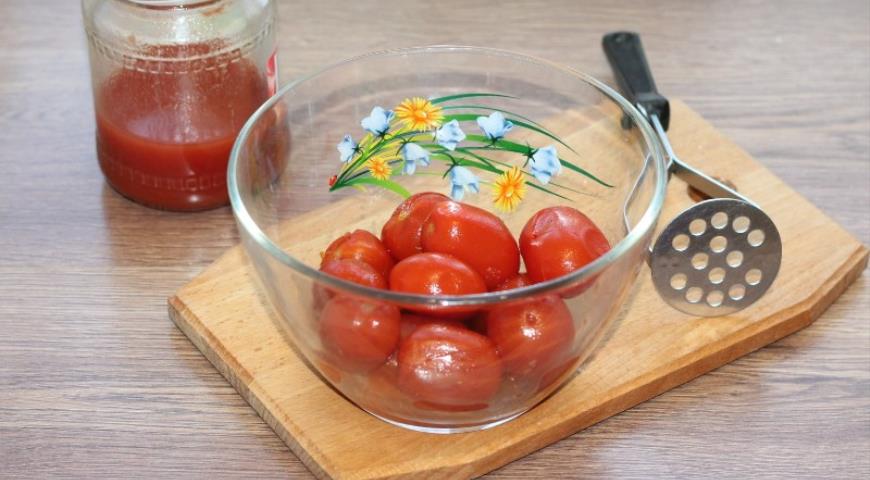 Фото приготовления рецепта: Баклажан запеченный в томатном соусе, шаг №10