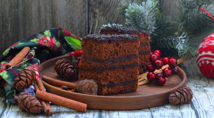 Фото приготовления рецепта: Влажный медовый пряник с шоколадной глазурью и повидлом, шаг №7