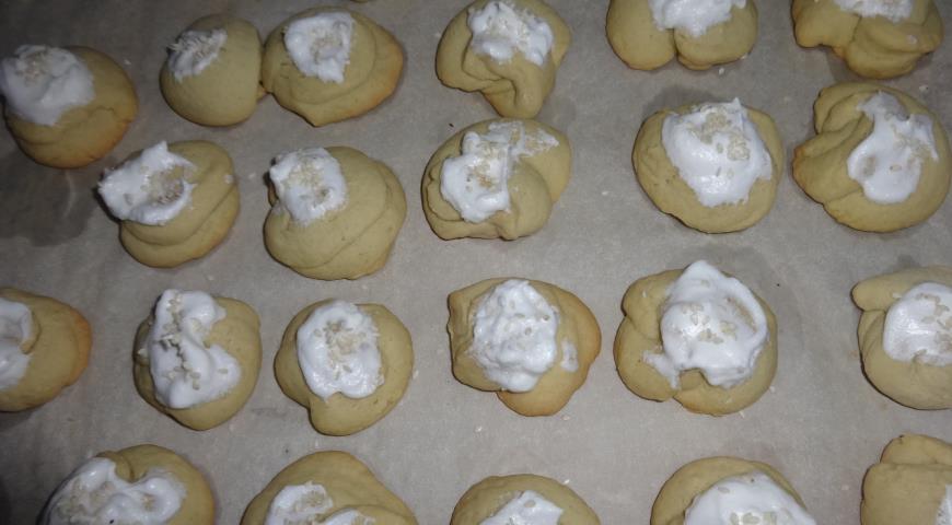 Фото приготовления рецепта: Печенье "Снежные розы", шаг №11