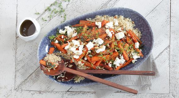 Рисовый салат с запеченной морковью, фетой и кедровыми орехами