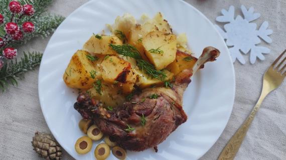 Утка в духовке с картошкой – 7 рецептов