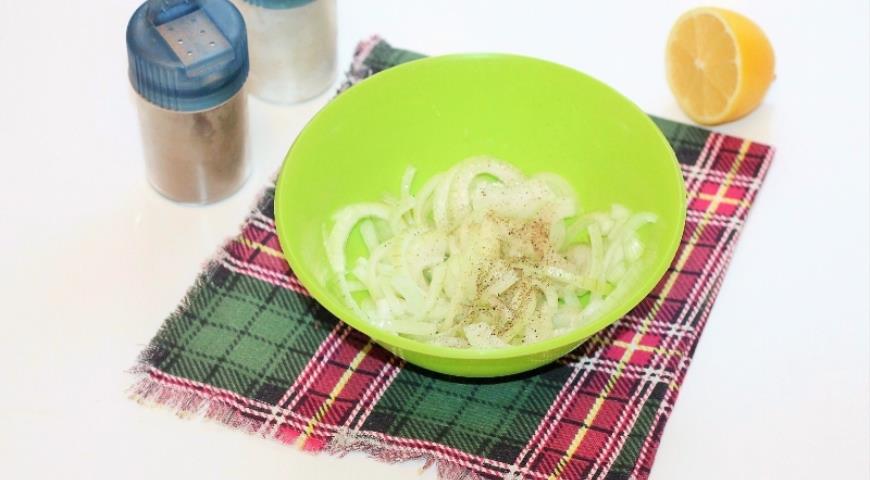 Фото приготовления рецепта: Фасолевый салат с авокадо и помидорами, шаг №2