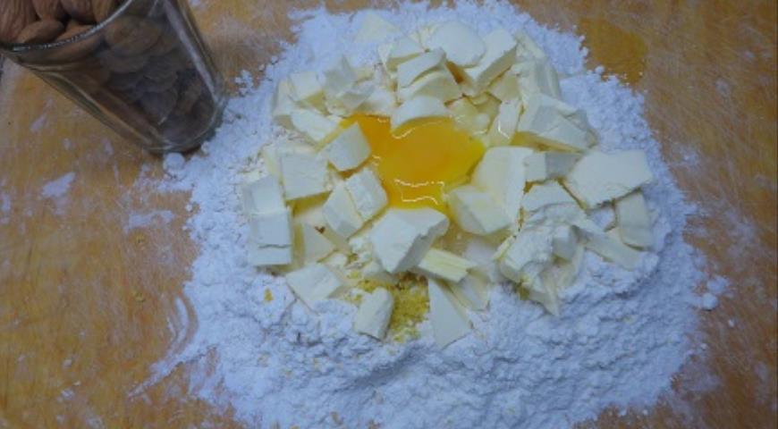 Фото приготовления рецепта: Песочный торт с миндальным кремом, шаг №1