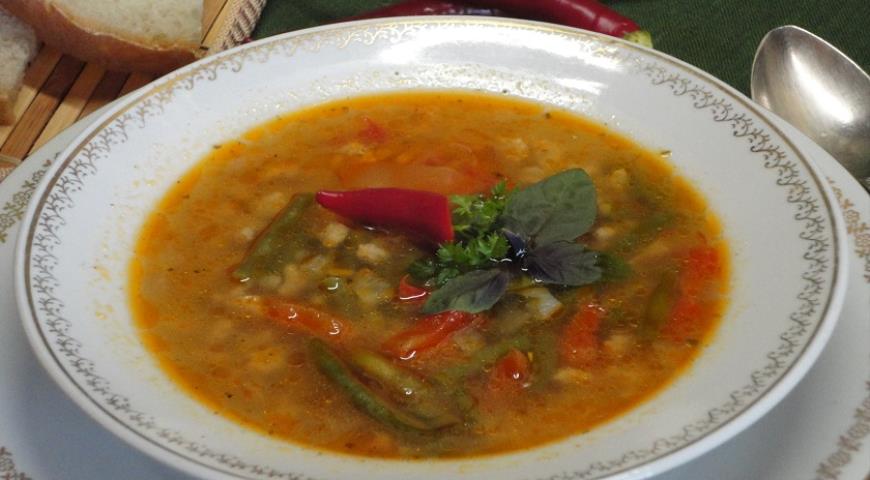 Фото приготовления рецепта: Суп с жареным фаршем и булгуром, шаг №6