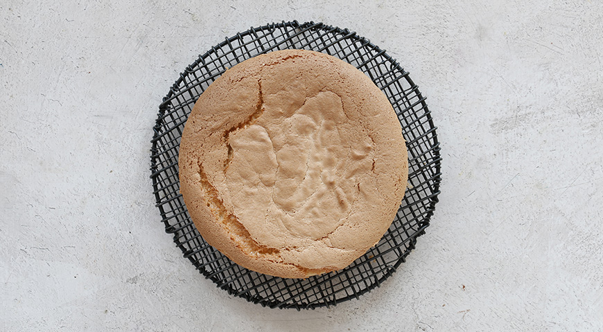 Манговый торт с нежным кремом, выпекание бисквита