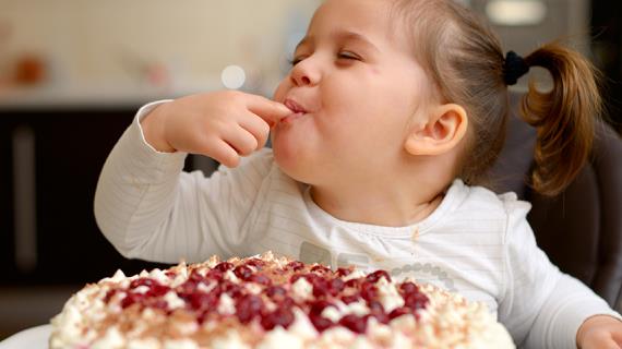 Сколько сладостей можно давать детям без вреда для здоровья, советы эксперта