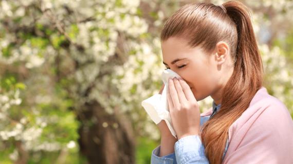Весенняя аллергия: какие продукты лучше временно исключить из рациона на период обострения