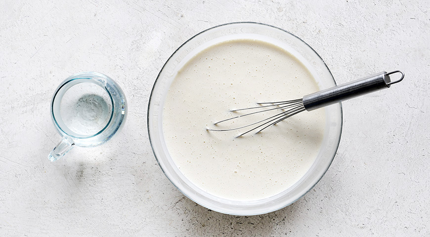 Блины на йогурте, добавление кипятка в тесто