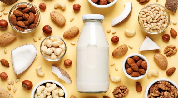 Роскачество оценило пользу растительных аналогов молока