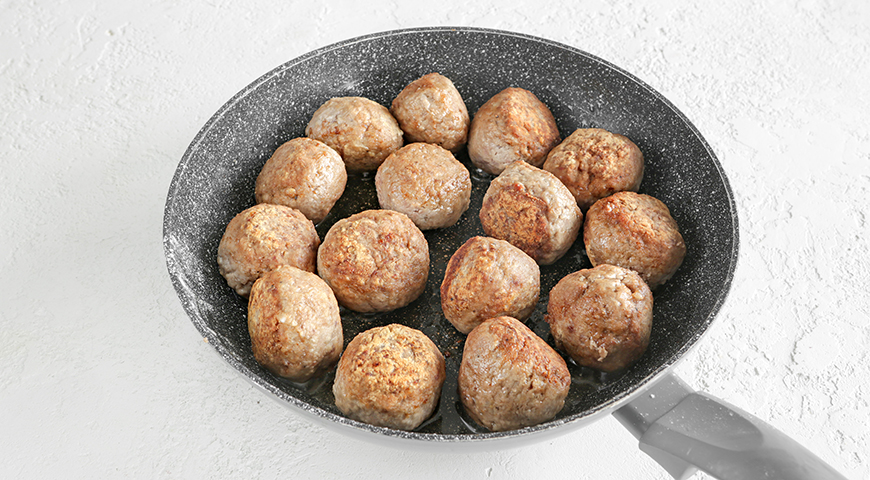 Фрикадельки с картофелем в духовке со сливками, поджаривание фрикаделек