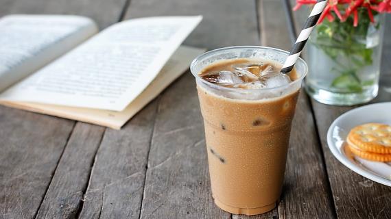 Как сэкономить деньги при заказе кофе со льдом в кофейне