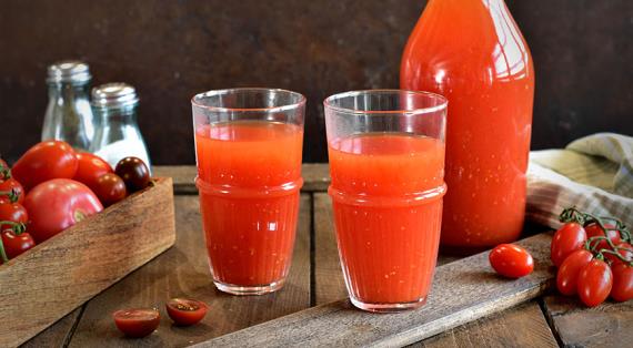 Рецепт приготовления томатного сока в домашних условиях через мясорубку на зиму из свежих помидор