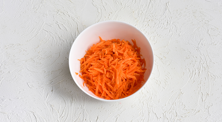 Драники из моркови с изюмом в духовке