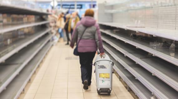 Пустых полок в магазинах не будет: сети уверяют, что запаса продуктов достаточно