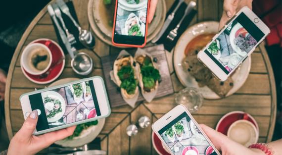 Как социальные сети влияют на выбор еды и ресторанов