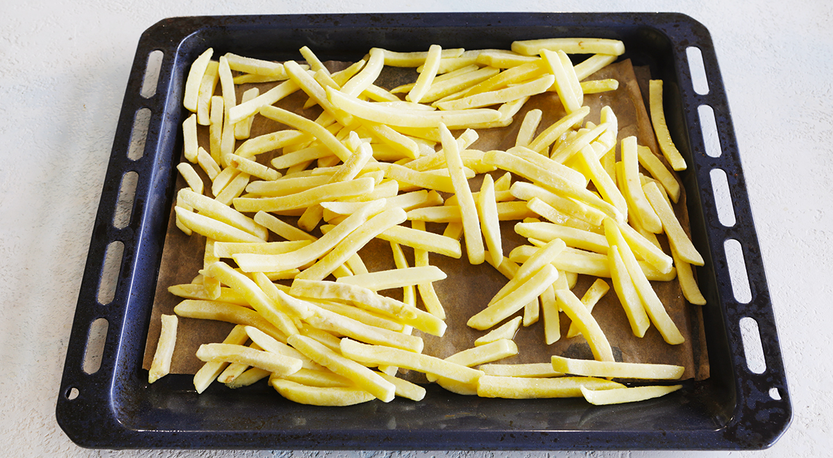 Быстрый рецепт хрустящей картошки фри в духовке