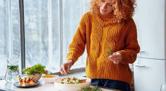Селедка под шубой и еще 5 любимых новогодних салатов: как приготовить веганскую версию