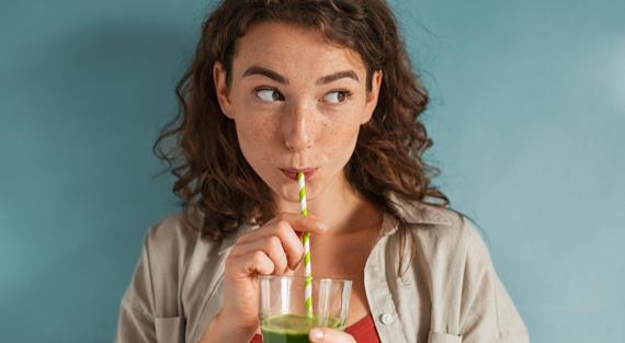 Вкуснее ли пить через соломинку и как сделать ее экологичнее