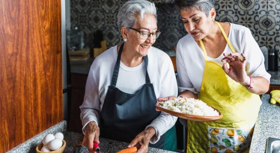 Еда как у бабушки: что готовят в TikTok с любимыми бабулями