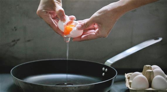 Как приготовить яичницу: фермеры раскрывают 9 трюков приготовления феноменальной яичницы