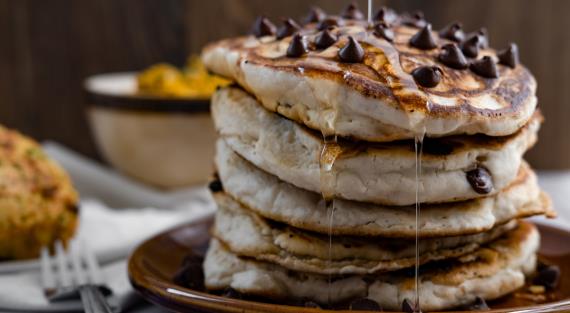 Модный рецепт: шоколадно-банановые оладьи и кофе от Хейли Бибер