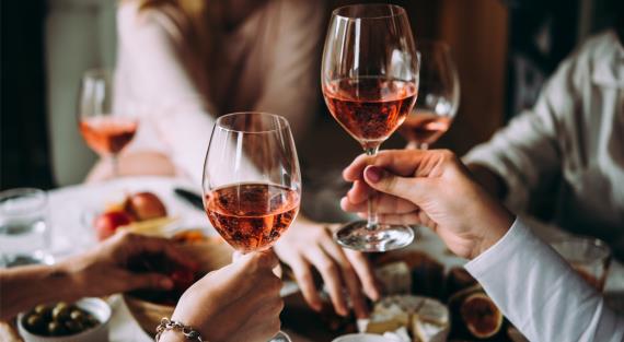 Как подобрать вино к сезонным продуктам в феврале