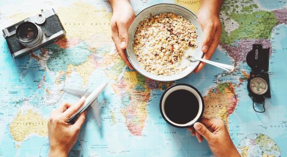 Хрустящий круассан и маринованная селедка: как завтракают жители разных стран