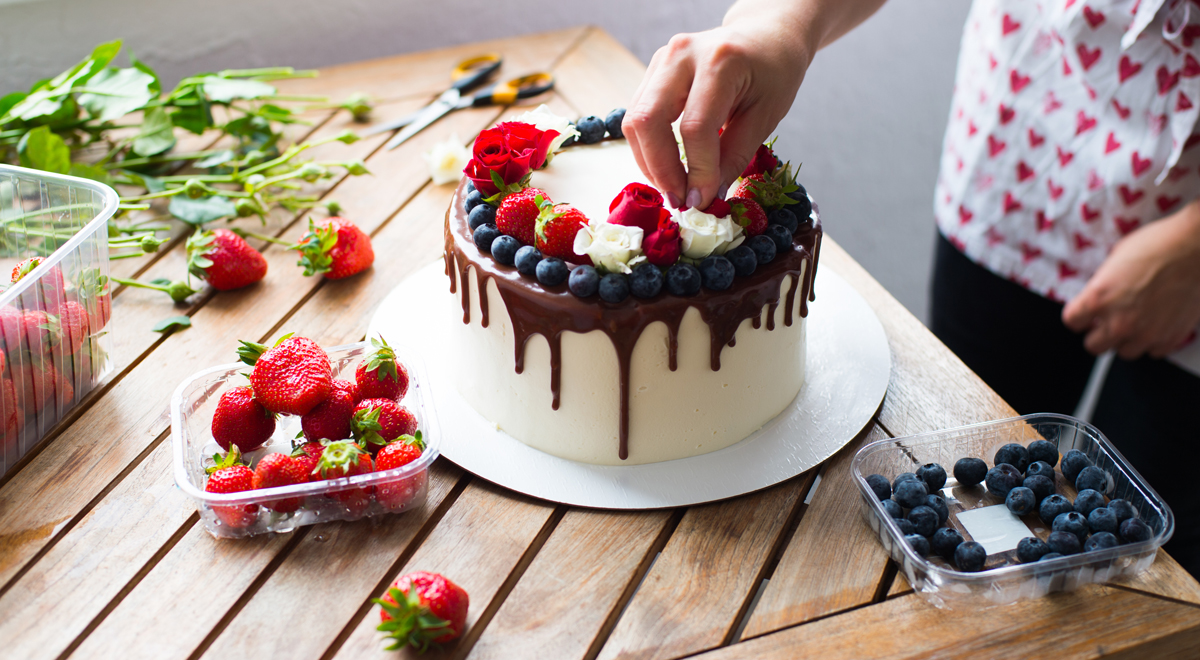 А не испечь ли нам торт на день рождения своими руками?