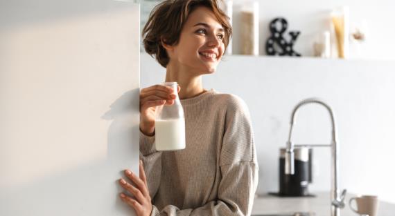 Диетолог Гинзбург рассказал, кому ни в коем случае нельзя пить молоко