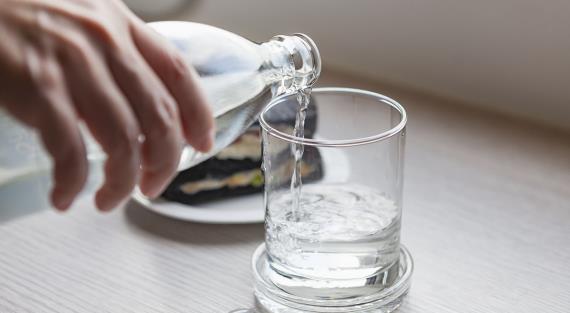 Достаточный объем воды для поддержания здоровья: основные правила и советы