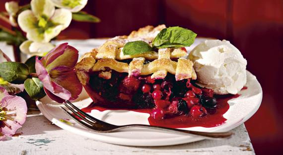 Как приготовить в духовке пирог с ягодами из рубленого теста