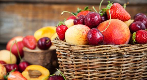 Сколько можно съесть абрикосов, черешни, жимолости и клубники