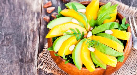 10 идей, как использовать незрелые манго и авокадо