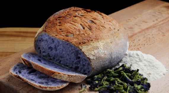 Фиолетовый хлеб с цинком и железом создали ученые в Омске