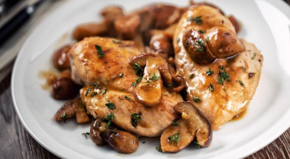 Дюжина рецептов курицы с грибами для духовки и сковороды