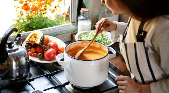 Как сварить сытный суп из того, что нашлось в холодильнике