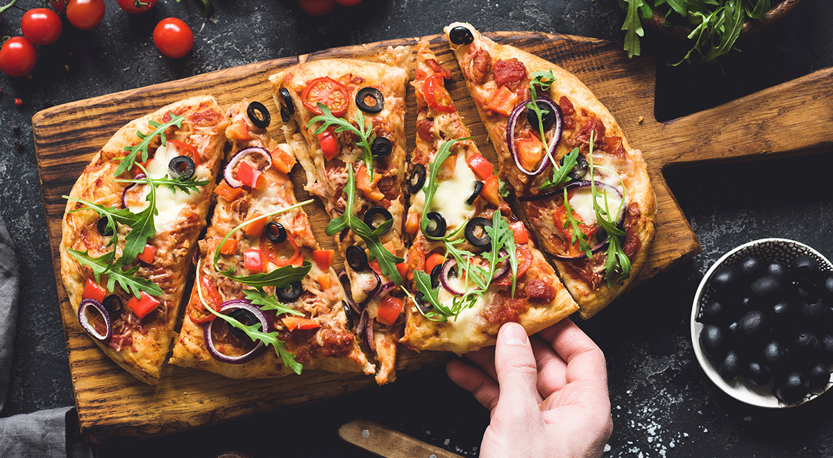 Быстрая пицца в духовке для друзей, как приготовить, 5 простых рецептов