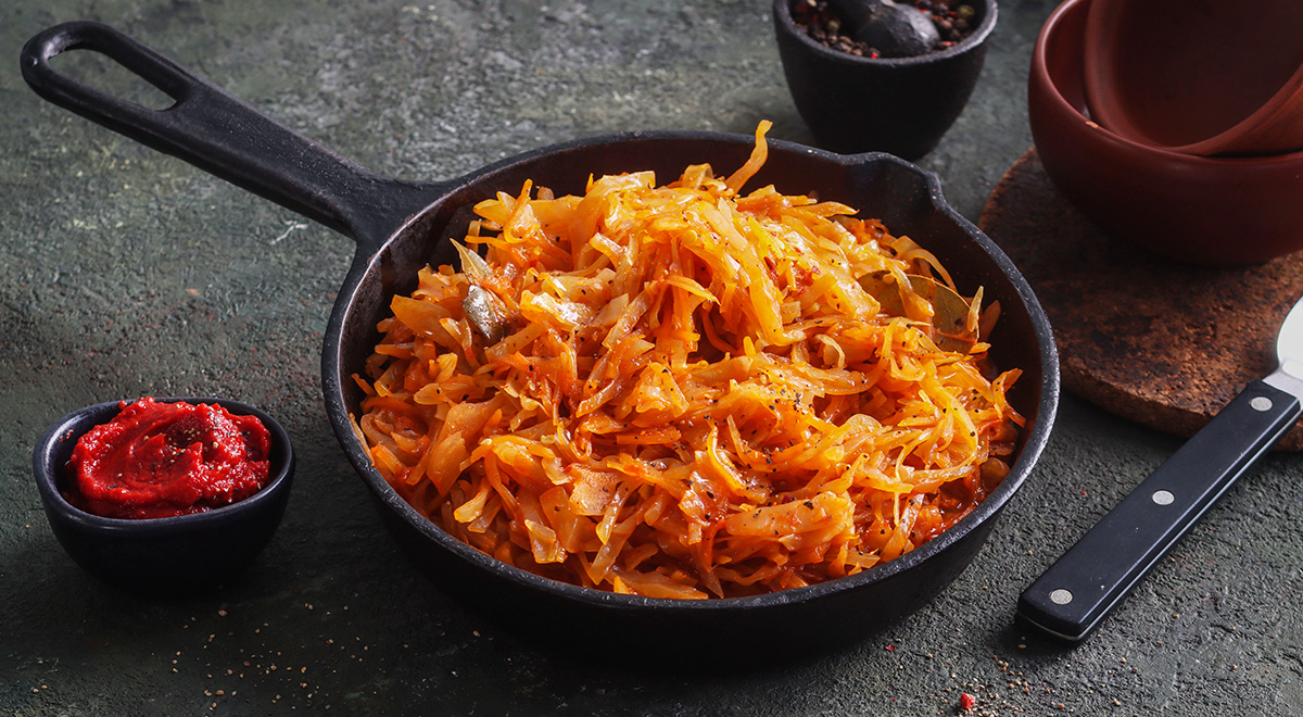 Капуста на сковороде: рецепты приготовления белокочанной капусты на вкусный обед