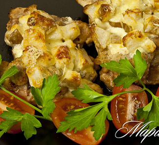 Рецепт Филе курицы, запеченное с грушами и сыром.
