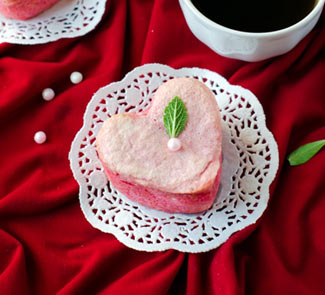 Рецепт Розовые маффины на белках с начинкой из пудинга