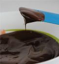 Растапливаем шоколад на водяной бане
