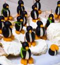 Закуска "Пингвины на куриных льдинах" готова к подаче